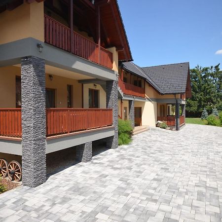 Apartmany Best I. เบเชนยอวา ภายนอก รูปภาพ