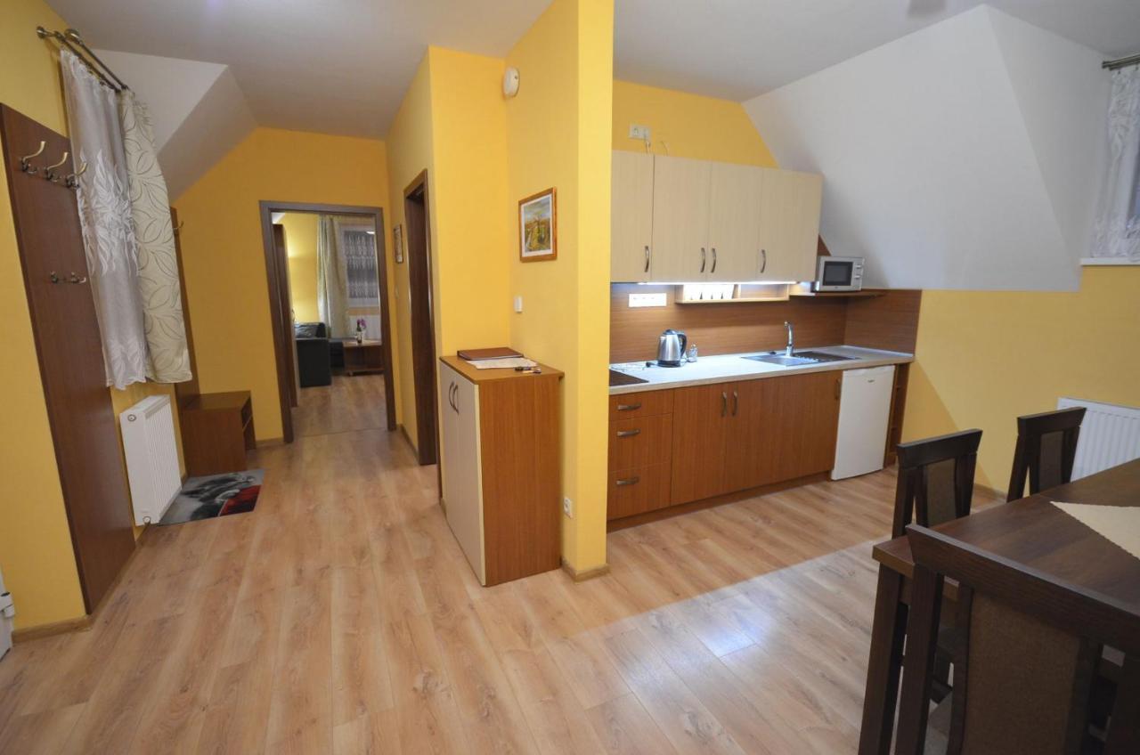 Apartmany Best I. เบเชนยอวา ภายนอก รูปภาพ