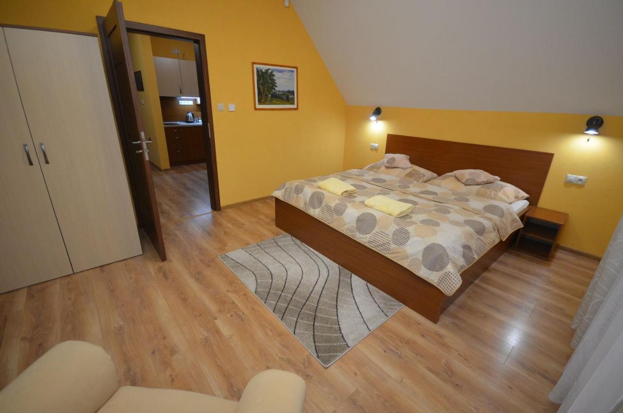 Apartmany Best I. เบเชนยอวา ภายนอก รูปภาพ