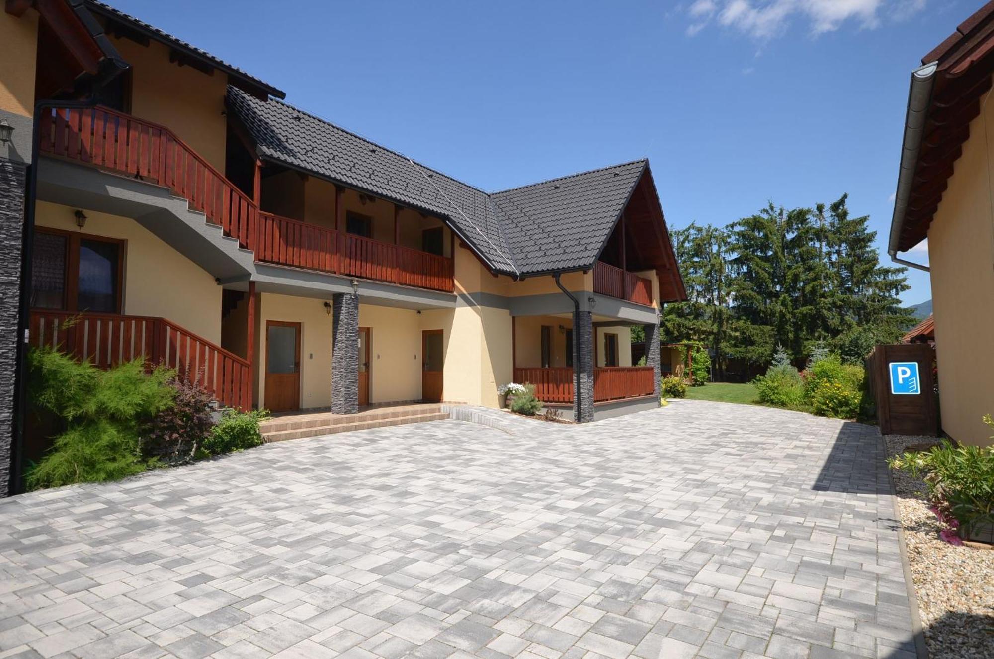 Apartmany Best I. เบเชนยอวา ภายนอก รูปภาพ